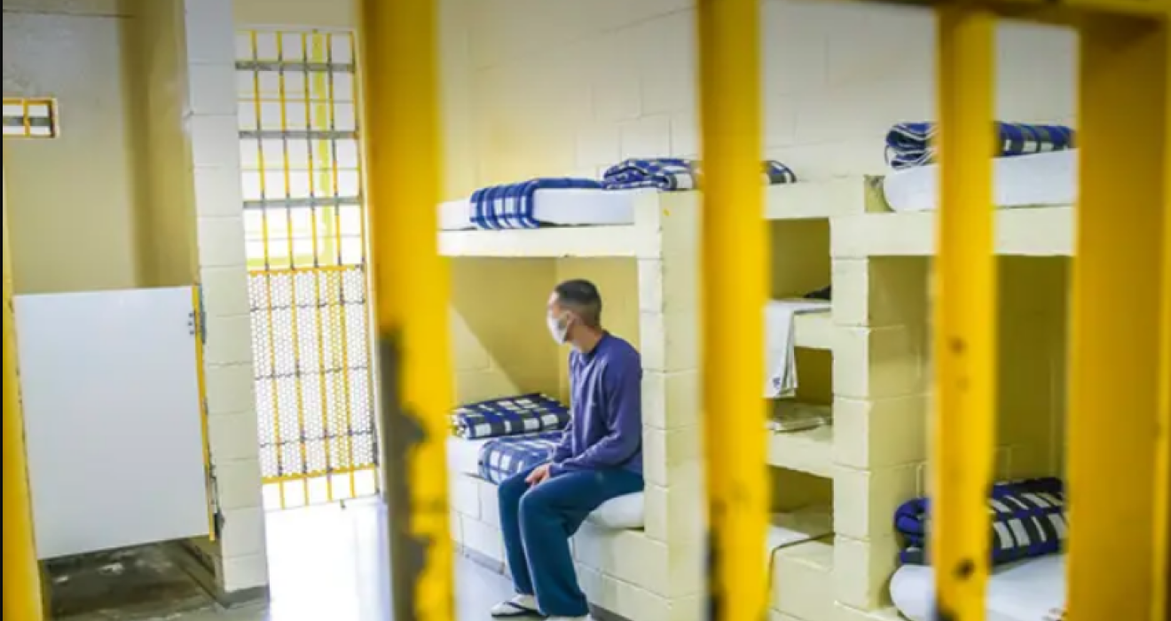 Jovem na Fundação Casa, em SP (crédito: Alexandre Battibugli/Veja SP)